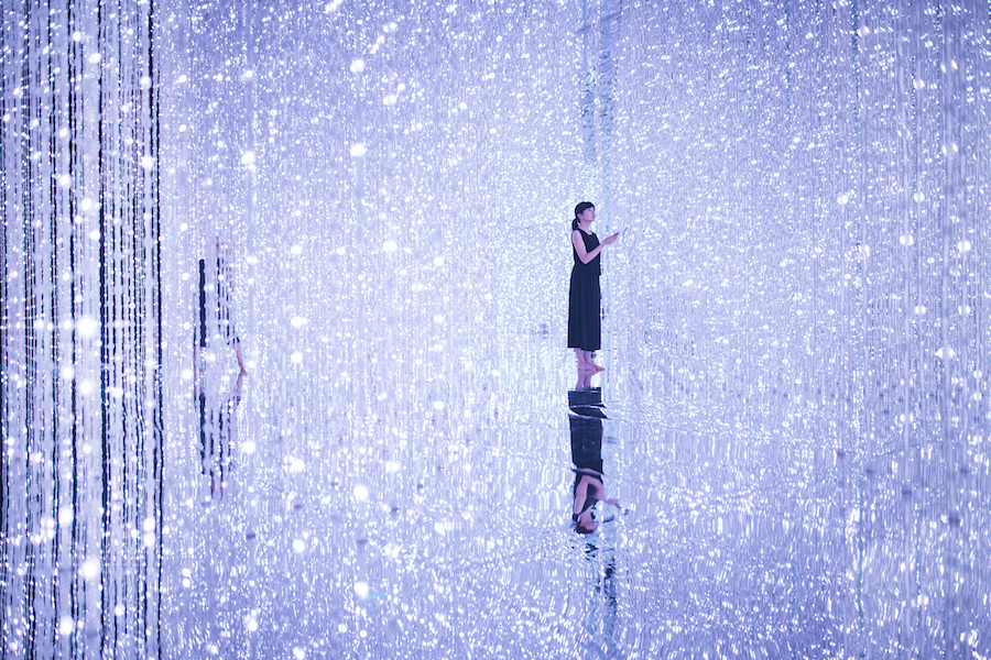 Wander through the Crystal Universe by TeamLab