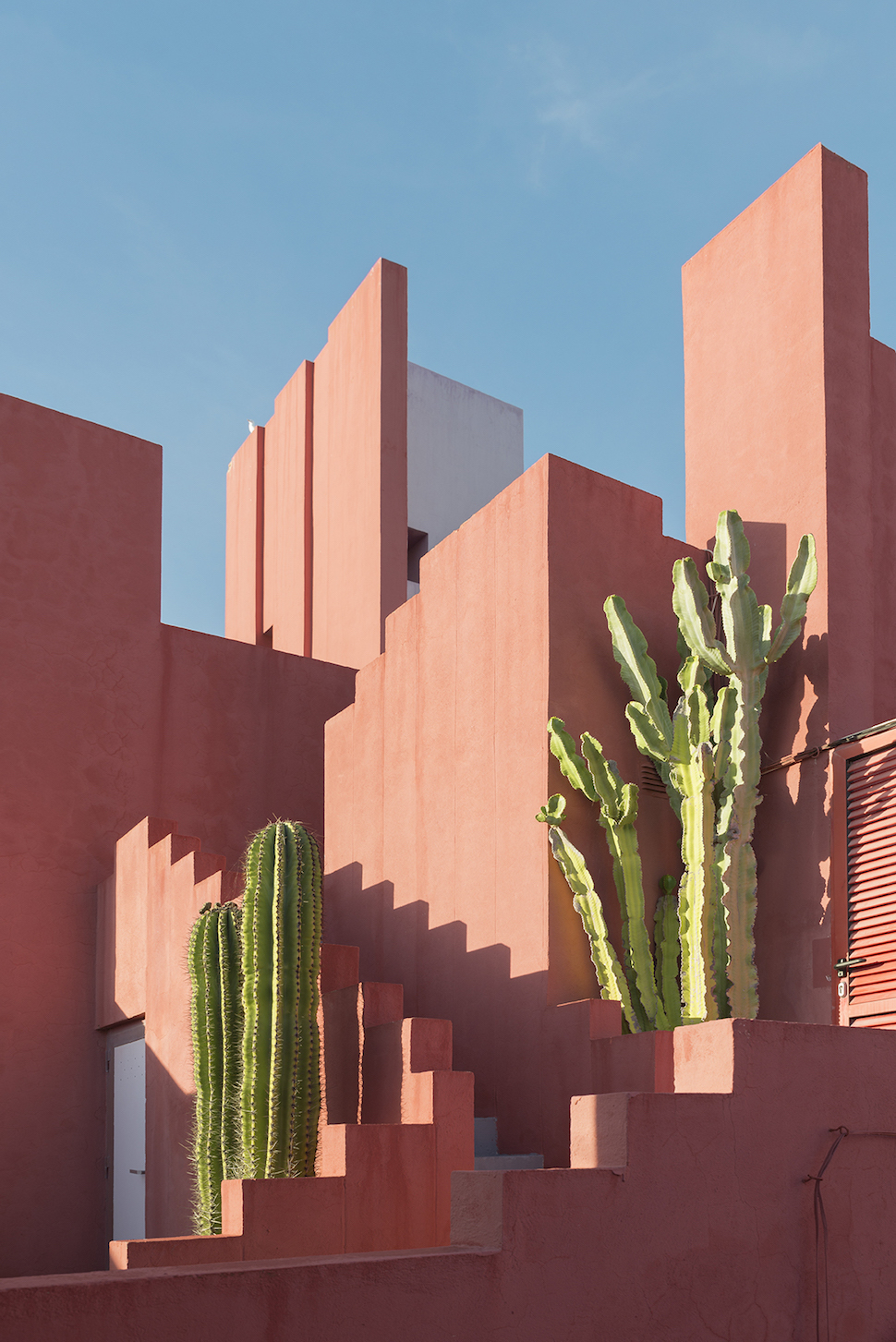 Photographer Andres Gallardo Albajar captures the beauty of La Muralla Roja 