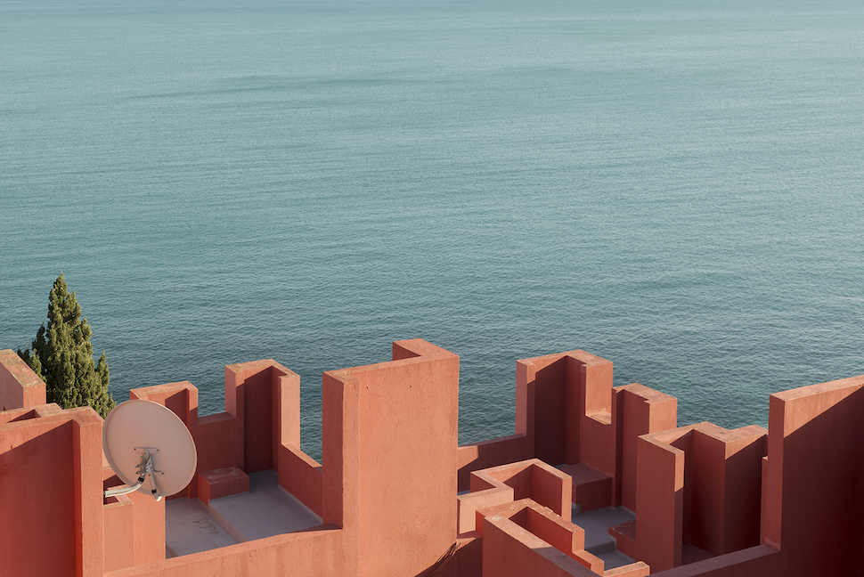 Photographer Andres Gallardo Albajar captures the beauty of La Muralla Roja 