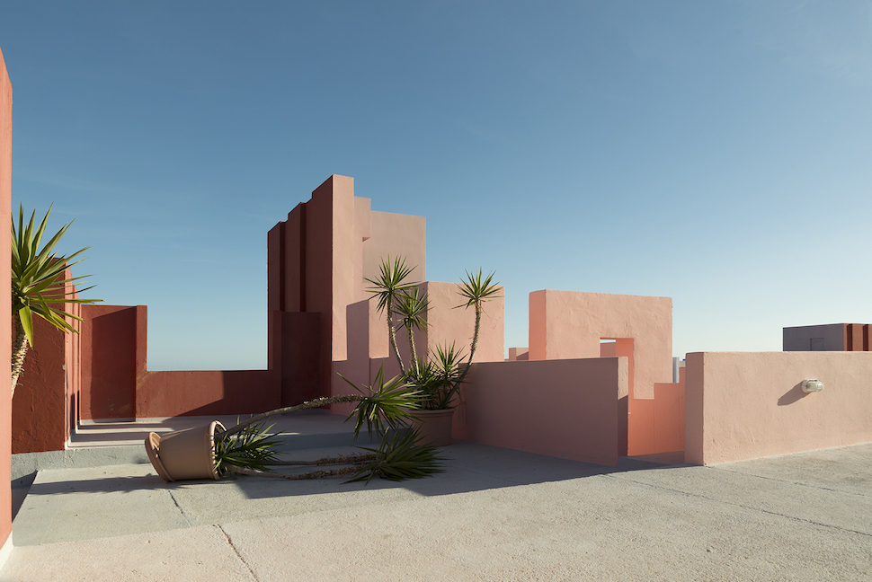 Photographer Andres Gallardo Albajar captures the beauty of La Muralla Roja 