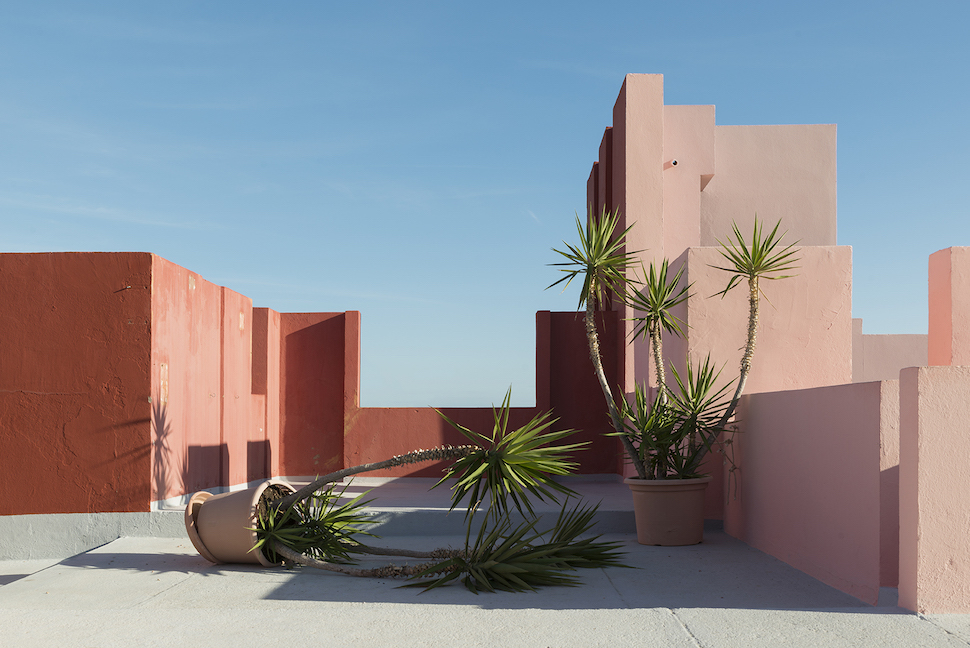 Photographer Andres Gallardo Albajar captures the beauty of La Muralla Roja 