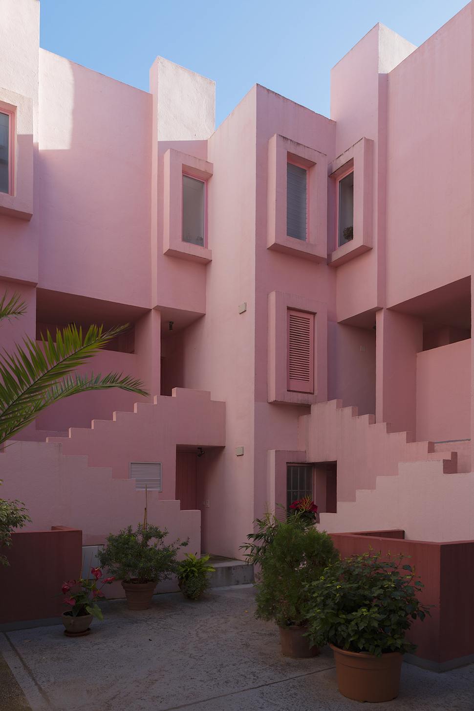 Photographer Andres Gallardo Albajar captures the beauty of La Muralla Roja 